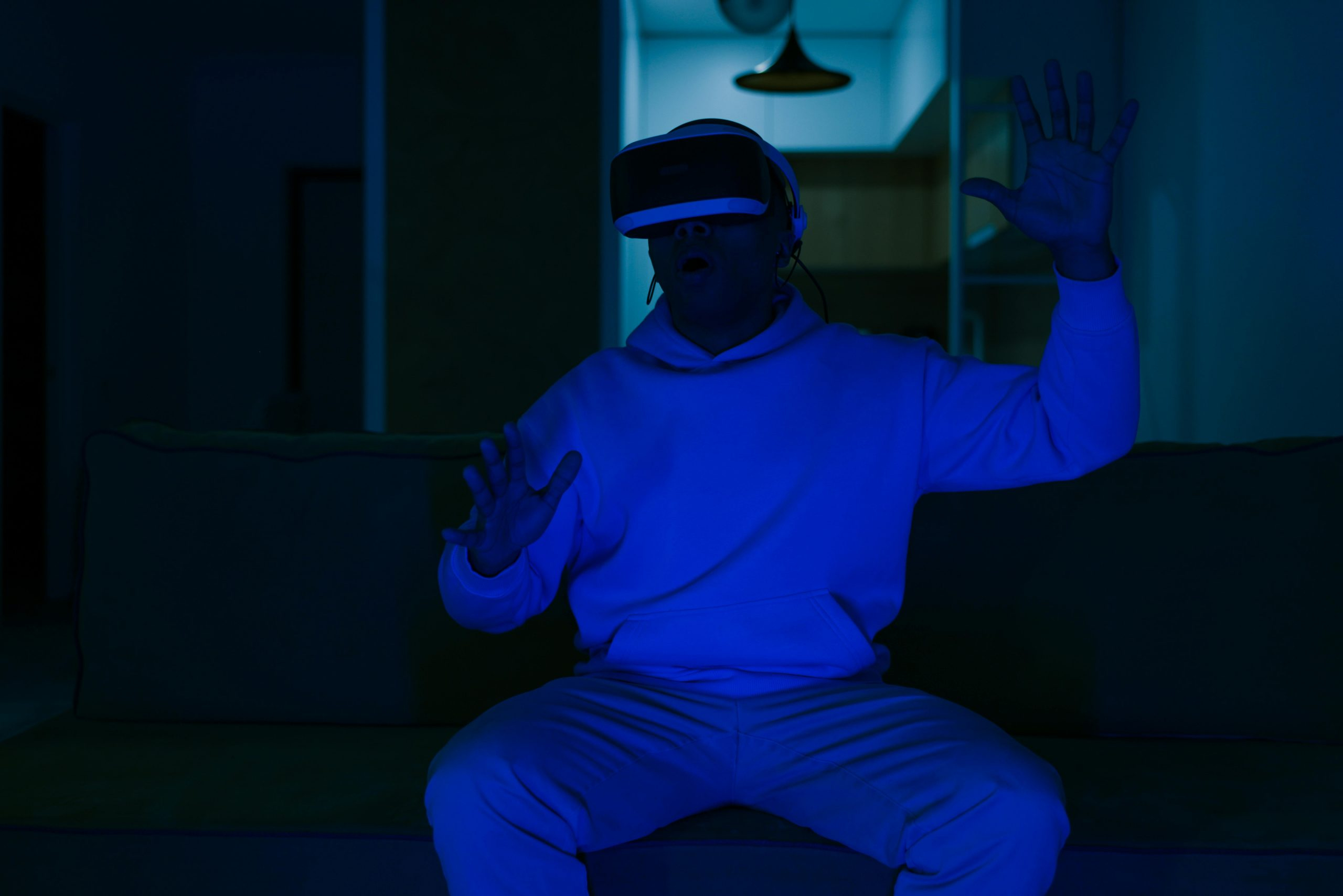 Transforming Student Engagement Through Immersive Virtual Reality Tech